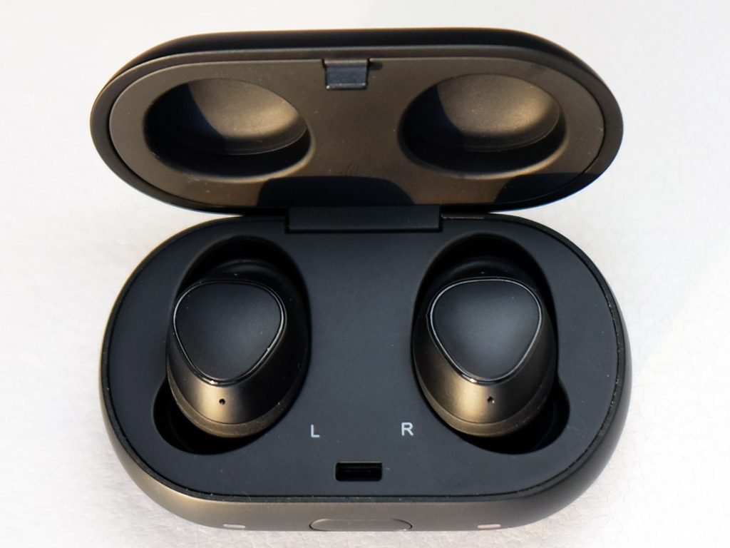 Samsung-Gear-IconX-open-1024x768