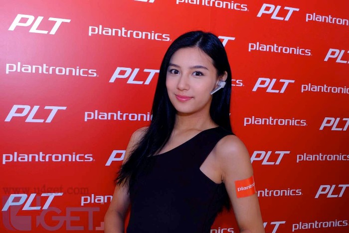Tai nghe Bluetooth Plantronics Voyager 3240 được mở rộng. Với khoảng cách từ điện thoại tới tai nghe là 30 Tai nghe Bluetooth Plantronics Voyager 3240 được mở rộng. Với khoảng cách từ điện thoại tới tai nghe là 30