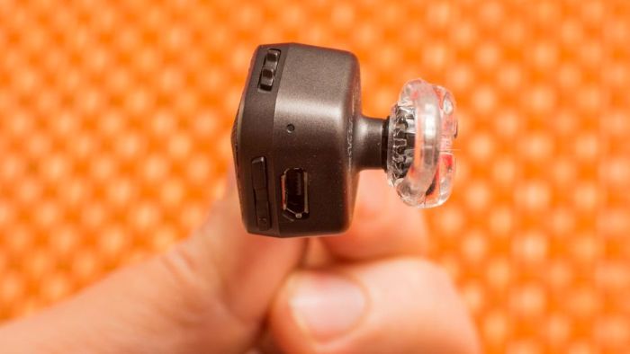 tai nghe Bluetooth Plantronics Voyager 3240 có tín hiệu đèn nên sử dụng rất dễ dàng tai nghe Bluetooth Plantronics Voyager 3240 có tín hiệu đèn nên sử dụng rất dễ dàng