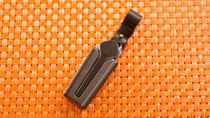 Hộp sạc dự phòng cung cấp thêm 10h pin tiếp theo cho tai nghe. Hộp sạc dự phòng cung cấp thêm 10h pin tiếp theo cho tai nghe.