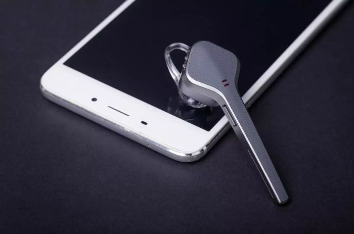 Tai nghe còn hỗ trợ nhớ được 8 thiết bị và kết nối cùng lúc 2 điện thoại ( vừa nghe nhạc, vừa đàm thoại ) Tai nghe còn hỗ trợ nhớ được 8 thiết bị và kết nối cùng lúc 2 điện thoại ( vừa nghe nhạc, vừa đàm thoại )