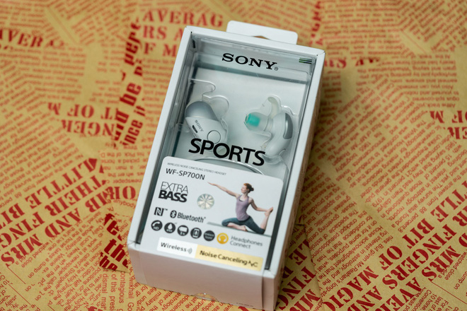 Về hộp đựng của Sony WF-SP700N Về hộp đựng của Sony WF-SP700N