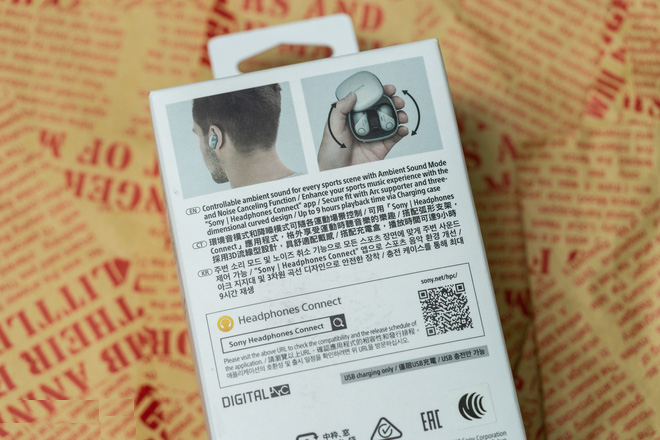 Tai nghe không dây sony này khá nhỏ gọn và đeo khít cho mọi loại tai, tai nghe được bo tròng nên không tạo cảm giá đau Tai nghe không dây sony này khá nhỏ gọn và đeo khít cho mọi loại tai, tai nghe được bo tròng nên không tạo cảm giá đau