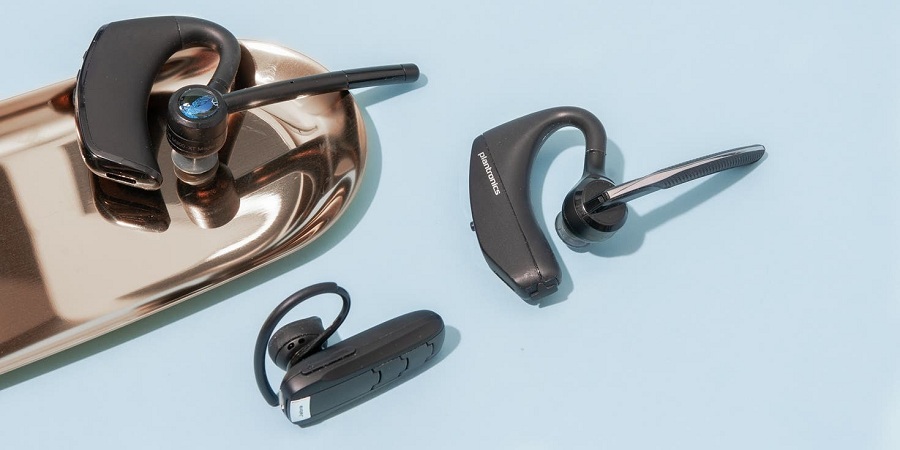 Tai nghe không dây sử dụng sóng radio hoặc kết nối Bluetooth để kết nối với nguồn phát âm thanh Tai nghe không dây sử dụng sóng radio hoặc kết nối Bluetooth để kết nối với nguồn phát âm thanh